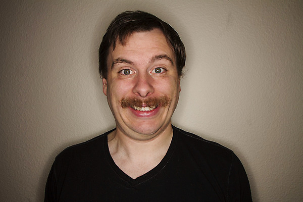 포토 JPG 해외이미지 라이프스타일 응시 남자 행복 얼굴 건강 웃음 사람 성인 사람없음 기쁨 표현 자신감 콧수염 흥분 바보 오싹 해외202004 해외포토 시선 감정 수염 표정 생활 신체부위 파일형식 이미지허브