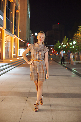 포토 JPG 해외이미지 백인 모델 옷 여자 행복 유럽 백그라운드 크리스마스 겨울 휴가 전등 한명 사람 성인 야외 빨간색 컬러풀 머리 유행 카메라 사진촬영 활발 축하 도시 화려 우아함 야간 저녁 사진사 슛 빛망울 블러 캡모자 스타일 해외202004 해외포토 자연요소 서양인 모자_잡화 1 계절 기념일 감정 나라 컬러 컨셉 조명 신체부위 전자제품 빛 촬영 작가 파일형식 이미지허브