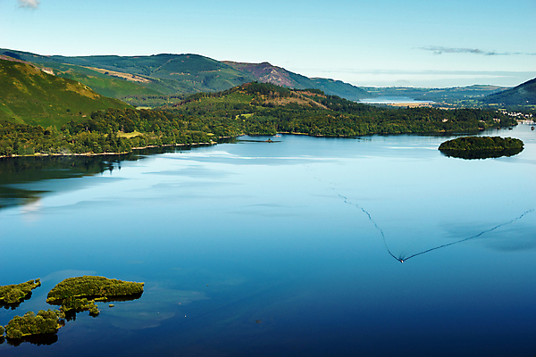 포토 JPG 해외이미지 나무 영어 공원 호수 자연 하늘 영국 잉글랜드 산 파노라마 풍경 사람없음 야외 초록색 물 여름 파란색 노란색 놀람 시골 언덕 지역 내추럴 전국 컴브리아주 해외202004 해외포토 자연요소 식물 문자 계절 공공시설 감정 유럽 컬러 촬영기법 표정 생태계 파일형식 이미지허브