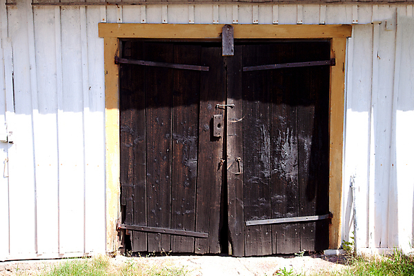포토 JPG 해외이미지 외관 벽 건축양식 날씨 출입구 주택 사람없음 건물 목재 농장 갈색 문 골동품 흰색 시골 못 거친 널 부식 잠금 대문 헛간 외양간 구식 그런지 깨짐 수목 옛날 파멸 해외202004 해외포토 나무 건축물 건축 컬러 컨셉 농업 재료 공구 보안 저장고 파일형식 소멸 이미지허브