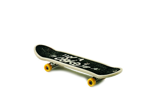 포토 JPG 해외이미지 스포츠 백그라운드 그림자 사람없음 목재 장난감 검은색 장비 스케이트 스케이팅 흰색 스케이트보드 바퀴 닫기 위험 작음 자르기 책상 오브젝트 싱글 고립 해외202004 해외포토 나무 스포츠용품 컬러 가구 컨셉 재료 모션 겨울스포츠 보드_스포츠 크기 파일형식 이미지허브