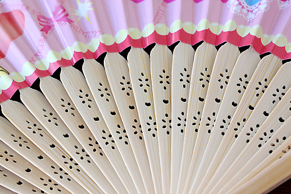 포토 JPG 해외이미지 전통 손 디자인 종이 문화 백그라운드 컨셉 표면 바람 아이디어 사람없음 장식 일본 공백 흰색 부채 역사 플랫 공예 대나무 에코 편리함 얇은 옛날 접기 해외202004 해외포토 자연요소 나무 아시아 컬러 모션 날씨 취미 신체부위 환경 파일형식 이미지허브