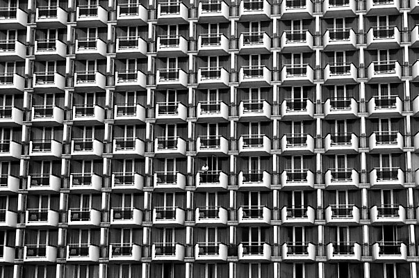 포토 JPG 해외이미지 창문 유리 호텔 사람없음 문 금속 추위 발코니 도시 사회 고독 콘크리트 해외202004 해외포토 감정 재질 숙소 공동체 파일형식 이미지허브