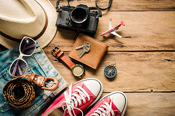 포토 JPG 해외이미지 모자 여행 백그라운드 운동화 컨셉 사람없음 목재 세트 선글라스 카메라 벨트 청바지 지갑 나침반 오브젝트 복고 비행기모형 스타일 나무배경 해외202004 해외포토 나무 잡화 안경 신발 재료 바지 비행기 전자제품 모형 파일형식 이미지허브