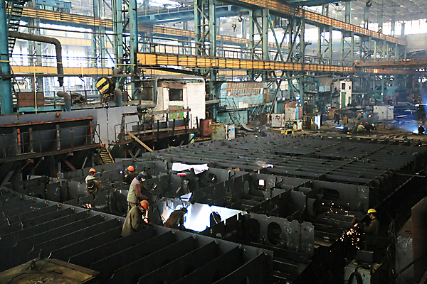 포토 JPG 해외이미지 직업 옷 남자 산업 포즈 유니폼 공장 불꽃 노동자 실내 작업복 가면 안전 사람 앉기 사람없음 건물 금속 장비 도시 작업 그룹 기다림 수리 제조 보호 안전모 철 조선소 장면 정비공 고용 용접 용접공 조작 줄서기 철강 해외202004 해외포토 건축물 컨셉 공업 모션 재질 불 내부 구직 기술자 헬멧 안전장비 채용 파일형식 이미지허브