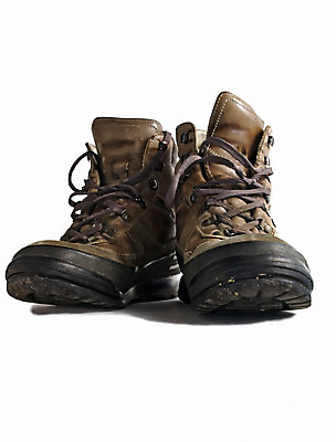 포토 JPG 해외이미지 신발 부츠 안전 사람없음 갈색 걷기 산책 트래킹 하이킹 장비 쌍 가죽 무거움 고립 양발 옛날 울퉁불퉁 중고 유일 해외202004 해외포토 컬러 모션 레저 휴식 무게 파일형식 이미지허브