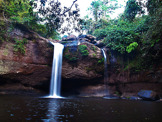 포토 JPG 해외이미지 나무 식물 공원 아시아 여행 잎 태국 자연 산 동양인 풍경 사람없음 야외 물 여름 세계 환경 계곡 폭포 흐름 바위 개울 재산 선택 숲 즐거움 보호구역 웅장함 전국 파라다이스 현재 해외202004 해외포토 자연요소 계절 공공시설 감정 나라 컨셉 인종 금융 강 돌_바위 생태계 구역 파일형식 이미지허브