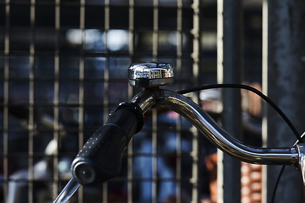 포토 JPG 해외이미지 교통시설 새로움 덴마크 안전 사람없음 야외 반사 자전거 소리 종 비교 부식 옛날 타종 해외202004 해외포토 교통 컨셉 북유럽 바이크 시설 파일형식 이미지허브