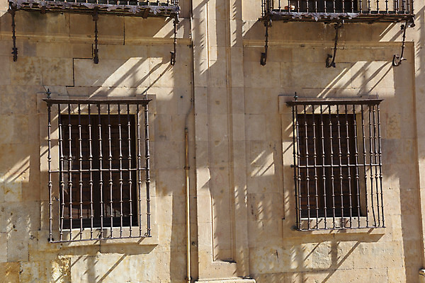 포토 JPG 해외이미지 유럽 여행 창문 풍경 사람없음 맑음 바위 도시 스페인 묘사 옛날 해외202004 해외포토 나라 날씨 돌_바위 파일형식 이미지허브