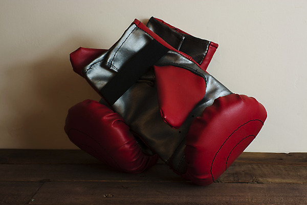 포토 JPG 해외이미지 벽 스포츠 장갑 백그라운드 컨셉 다이어트 건강 사람없음 빨간색 상자 운동 경쟁 권투 장비 흰색 반지 쌍 보호 가죽 오브젝트 싸움 해외202004 해외포토 잡화 컬러 장신구 모션 격투기 파일형식 이미지허브