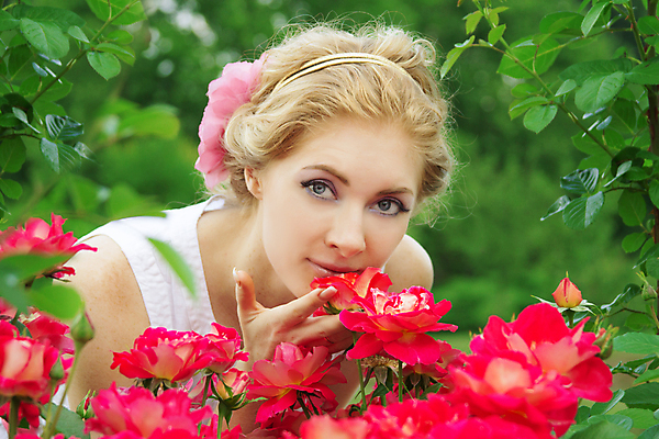 포토 JPG 해외이미지 식물 공원 여자 꽃잎 꽃 행복 얼굴 분홍색 꽃다발 꽃무늬 밭 자연 휴가 한명 미소 풍경 이벤트 야외 초록색 여름 컬러풀 농장 장미 환경 정원 봄 벚꽃 나뭇가지 우아함 자주색 원예 냄새 화단 강렬 해외202004 해외포토 나무 1 계절 공공시설 감정 컬러 컨셉 무늬 농업 표정 사람 취미 신체부위 생태계 파일형식 이미지허브