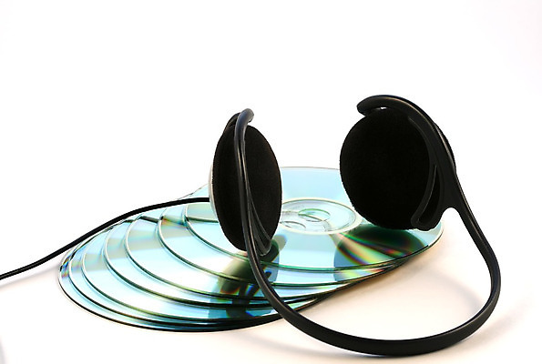 포토 JPG 해외이미지 음악 이어폰 노래 사람없음 헤드폰 듣기 CD MP3 라디오 멜로디 해외202004 해외포토 음향기기 모션 문화예술 전자제품 파일형식 이미지허브