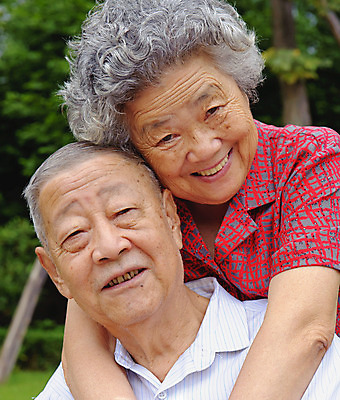 포토 JPG 해외이미지 커플 시선 여자 남자 행복 아시아 포옹 엄마 남편 휴식 친절 함께함 사랑 미소 사람 동양인 성인 두명 중국 기쁨 회색 하트 아내 쌍 결합 만족 동쪽 옛날 생존 존경 해외202004 해외포토 모양 감정 나라 컬러 컨셉 가족 관계 안기 표정 인종 방향 파일형식 이미지허브
