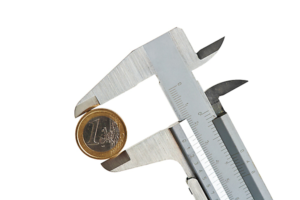 포토 JPG 해외이미지 1 유럽 클리핑패스 컨셉 돈 비즈니스 아이디어 자 사람없음 금융 경제 동전 장비 유로 흰색 기구 공구 업무 변화 재산 은색 심볼 묘사 측정 속도 눈금 게이지 고립 캘리퍼스 해외202004 해외포토 나라 컬러 문구용품 도구 작업 파일형식 이미지허브