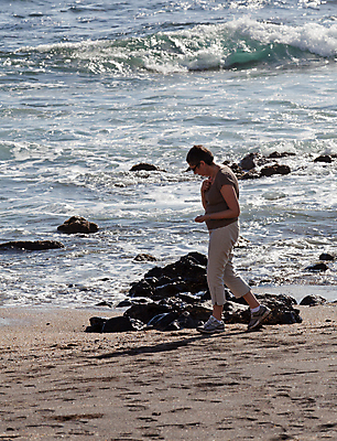포토 JPG 해외이미지 산업 바다 유리 한명 사람 초록색 컬러풀 갈색 환경 조약돌 검색 부식 하와이 포트 해외202004 해외포토 1 컬러 재질 미국 돌_바위 파일형식 이미지허브