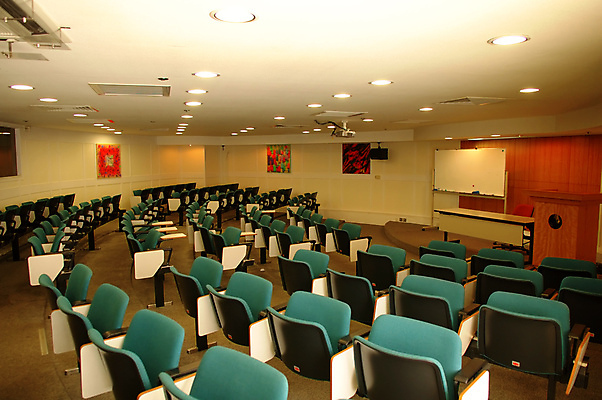 포토 JPG 해외이미지 선 가구 패턴 의자 교실 회의 실내 사람 이벤트 사람없음 내부 목재 방 발표 작업실 강의 영화관 극장 필름 영화 회의실 그림 쇼 팔 영사기 동영상 객석 세미나 제어 줄서기 많음 포럼 해외202004 해외포토 나무 교육 생활용품 컨셉 무늬 비즈니스 재료 학교 모션 문화예술 신체부위 토론 파일형식 이미지허브