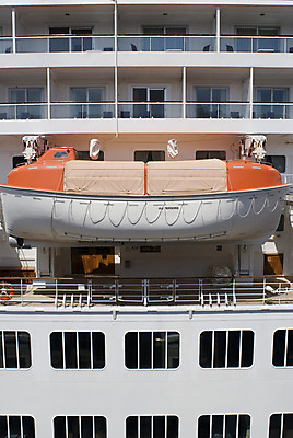 포토 JPG 해외이미지 오렌지 창문 사람없음 흰색 긴급 보트 갑판 탈출 함선 해외202004 해외포토 컬러 컨셉 배_교통 과일 파일형식 이미지허브