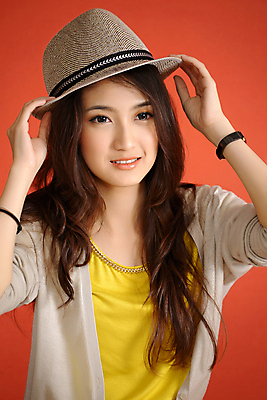 포토 JPG 해외이미지 모델 1 라이프스타일 손 응시 여자 행복 백그라운드 성공 한명 미소 사람 동양인 손짓 성인 유행 엄지손가락 표현 신선 최고 자신감 사인 만족 승인 해외202004 해외포토 시선 감정 컨셉 손가락 모션 표정 인종 생활 신체부위 파일형식 이미지허브