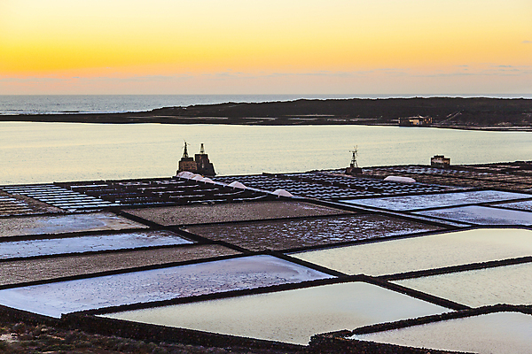 포토 JPG 해외이미지 전통 산업 호수 선 바다 분홍색 섬 여행 백그라운드 패턴 밭 농업 비즈니스 아프리카 자연 하늘 풍경 사람없음 야외 빨간색 물 빛 컬러풀 태양 화목 일몰 젖음 탐험 흰색 스페인 질감 소금 대야 옛날 지리 해외202004 해외포토 자연요소 유럽 나라 컬러 컨셉 무늬 노을 생태계 파일형식 이미지허브