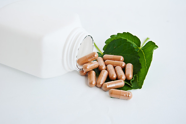 포토 JPG 해외이미지 백그라운드 자연 건강 동양인 사람없음 가로 알약 약 약재 닫기 허브 흰배경 그림 해외202004 해외포토 식물 의학 모션 인종 흰색 생태계 파일형식 이미지허브