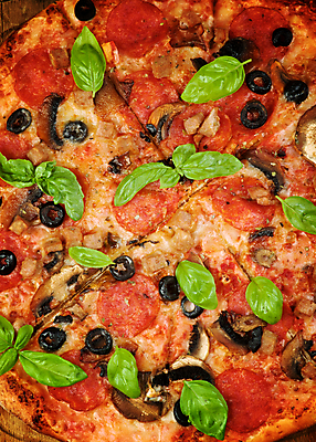 포토 JPG 해외이미지 음식 백그라운드 오렌지 치즈 피자 패스트푸드 육류 사람없음 초록색 갈색 식사 저녁식사 시골 신선 인스턴트 향신료 상쾌 올리브 햄 슬라이스 반죽 바질 토마토소스 점심식사 모짜렐라치즈 살라미 페퍼로니 해외202004 해외포토 열매 감정 컬러 과일 식재료 유제품 서양음식 소스_음식 소시지 향미료 파일형식 이미지허브