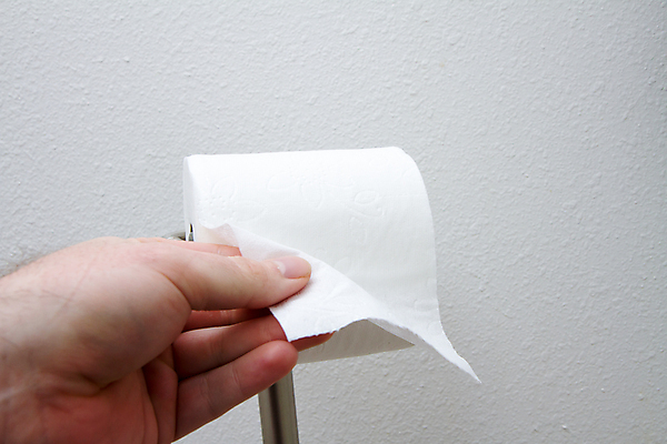 포토 JPG 해외이미지 손 종이 가사 손가락 가정 휴식 주택 실내 사람 사람없음 내부 위생용품 욕실 흰색 잡기 조직 위생 빨래 질병 청소 오브젝트 화장실 질감 롤 부드러움 변기 닦기 시트 변기통 위생관리 해외202004 해외포토 컬러 생활용품 컨셉 의학 모션 관리 건물 신체부위 감각 파일형식 이미지허브