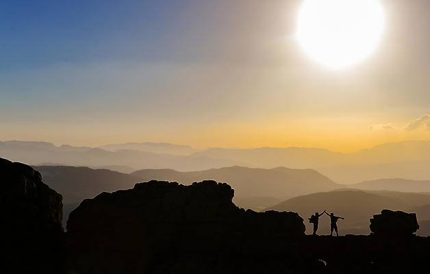 포토 JPG 해외이미지 실루엣 배낭 산 함께함 사람없음 등산 암초 발견 통일 산맥 해외202004 해외포토 컨셉 가방 촬영기법 트래킹 파일형식 이미지허브