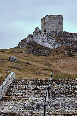 포토 JPG 해외이미지 구름 벽 건축양식 자연 하늘 사람없음 계단 바위 성 중세 언덕 폴란드 옛날 파멸 해외202004 해외포토 자연요소 건축물 건축 유럽 컨셉 돌_바위 역사 생태계 파일형식 소멸 이미지허브