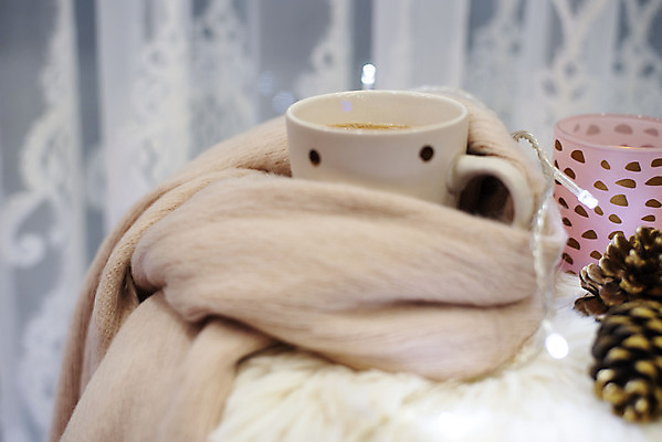 포토 JPG 해외이미지 전통 라이프스타일 디자인 계절 커피 음료 백그라운드 크리스마스 겨울 의자 공 휴가 휴식 전등 새로움 주택 털 실내 따뜻함 취미 사람없음 목재 장식 책 컵 바구니 초콜릿 수확 흰색 시골 뜨거움 담요 연도 니트 실뭉치 리빙 핸드메이드 스타일 안락 해외202004 해외포토 나무 식기 기념일 컬러 가구 컨셉 상의 농업 재료 디저트 조명 내부 건물 생활 파일형식 이미지허브