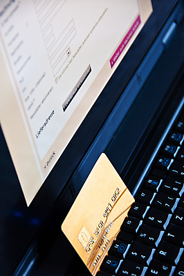 포토 JPG 해외이미지 컨셉 인터넷 비즈니스 사람없음 노트북 쇼핑 컴퓨터 숫자 상점 스크린 모니터 공책 웹 키보드 신용카드 황금 구매 무역 보안 상업 전자 결제 소매 온라인 전자상거래 인터넷주소 사생활 해외202004 해외포토 문자 산업 문구용품 안전 금융 전자제품 파일형식 이미지허브