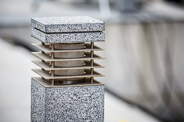 포토 JPG 해외이미지 디자인 외관 공원 선 패턴 자연 조명 잔디 사람없음 야외 장식 빛 금속 등불 램프 땅바닥 화강암 해외202004 해외포토 식물 공공시설 무늬 재질 바닥 암석 생태계 파일형식 이미지허브