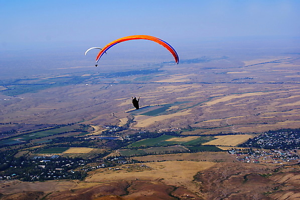 포토 JPG 해외이미지 구름 스포츠 여행 백그라운드 자연 하늘 산 사람 풍경 사람없음 야외 여름 비행 파일럿 스카이다이빙 낙하산 글라이더 해외202004 해외포토 자연요소 직업 계절 익스트림스포츠 생태계 파일형식 이미지허브