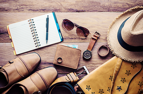 포토 JPG 해외이미지 신발 가방 사람없음 선글라스 다이어리 지갑 손목시계 복고 나무배경 해외202004 해외포토 잡화 안경 시계 백그라운드 장신구 사무용품 파일형식 이미지허브