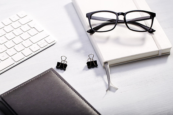 포토 JPG 해외이미지 식물 라이프스타일 디자인 교육 종이 안경 백그라운드 비즈니스 학교 탁자 미술 이벤트 사람없음 책 물 사무실 펜 다이어리 사무용품 쪽지 공책 공백 흰색 업무 오픈 조직 날짜 잡지 가죽 책상 문서 클립 문학 위치 페이지 월 지능 미니멀 해외202004 해외포토 자연요소 잡화 컬러 가구 문화예술 문구용품 생활 간행물 필기구 작업 파일형식 이미지허브