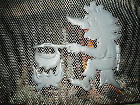 포토 JPG 해외이미지 불꽃 휴식 따뜻함 사람없음 목재 빛 반짝임 에너지 뜨거움 그릴 냄비 모닥불 혀 벽난로 통나무 연소 석탄 캐서롤 화상 해외202004 해외포토 나무 컨셉 재료 모션 주방용품 불 용기_그릇 입 상처 솥 파일형식 이미지허브