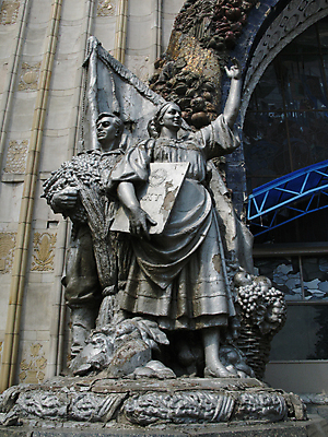 포토 JPG 해외이미지 조각 건축양식 노동자 기술 사람없음 평화 도시 5월 진행 공산주의 모스크바 해외202004 해외포토 직업 건축 컨셉 날짜 러시아 파일형식 이미지허브