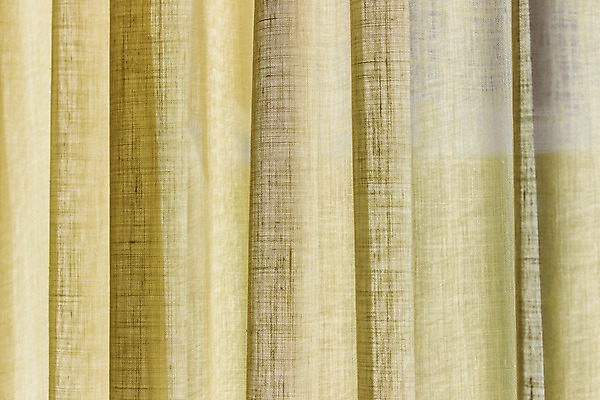 포토 JPG 해외이미지 디자인 백그라운드 패턴 부분 주택 사람없음 내부 장식 컬러풀 햇빛 노란색 침묵 방 시골 직물 면 커튼 투명 황금 묘사 질감 청동 구김 접기 스타일 해외202004 해외포토 컬러 무늬 모션 건물 태양 소리 파일형식 이미지허브