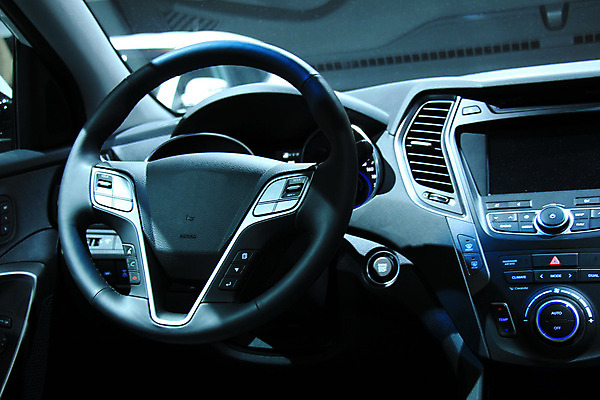 포토 JPG 해외이미지 이동 컨셉 의자 교통시설 자동차 버튼 새로움 사람없음 내부 인테리어 금속 디지털 검은색 회색 운전 바퀴 고급 작음 가죽 오브젝트 기어 계기판 자동 철강 스타일 해외202004 해외포토 디자인 육상교통 컬러 가구 교통 모션 재질 크기 시설 파일형식 이미지허브