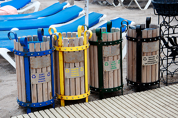 포토 JPG 해외이미지 모래 의자 사람없음 초록색 여름 컬러풀 농장 환경 도시 쓰레기 폐기물 컨테이너 청소 수집 휴양지 칠면조 분류 생태학 시리즈 해외202004 해외포토 계절 교육 산업 컬러 가구 농업 조류 장소 파일형식 이미지허브