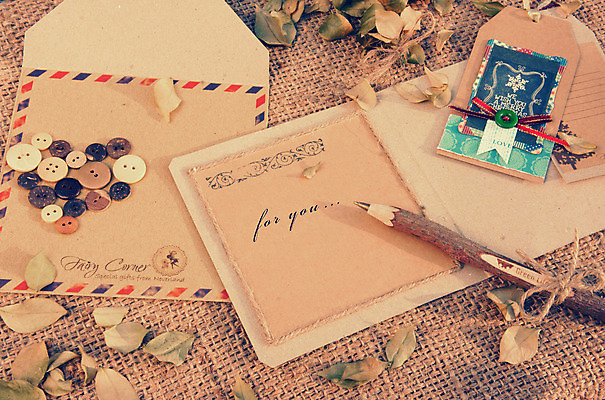 포토 JPG 해외이미지 계절 종이 백그라운드 잎 크리스마스 겨울 추상 봉투 크리스마스카드 건조 따뜻함 사랑 미술 사람없음 목재 연필 펜 놀람 우정 수확 하트 마음 기록 신용카드 클래식 수리 닫기 12월 편지 복고 베트남 소원 노엘 핸드메이드 혼자 스타일 해외202004 해외포토 모양 나무 식물 기념일 감정 컨셉 무늬 농업 재료 모션 문화예술 학용품 카드_감사 표정 금융 친구 필기구 동남아시아 날짜 파일형식 이미지허브