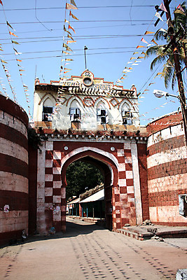 포토 JPG 해외이미지 디자인 아시아 건축양식 사람없음 마을 성 큼 대문 옛날 해외202004 해외포토 건축물 건축 나라 문 크기 파일형식 이미지허브