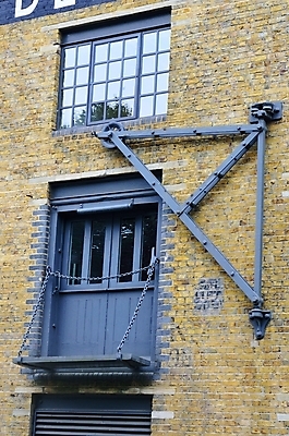 포토 JPG 해외이미지 여행 건축양식 하늘 휴가 잉글랜드 사람없음 건물 수확 도시 역사 플랫 창고 기중기 런던 상업 포트 스카이라인 나루 빅토리아 옛날 전환 해외202004 해외포토 건축물 건축 농업 영국 중장비 파일형식 이미지허브