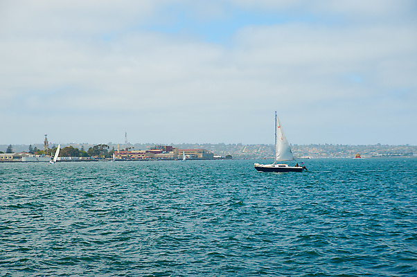 포토 JPG 해외이미지 문화 물결 파도 바다 여행 자연 하늘 휴가 손바닥 풍경 사람없음 야외 가로 파란색 여행객 미국 시간 보트 끝 발사 배낭여행 캘리포니아 방문 동쪽 백패커 해외202004 해외포토 손 컬러 북아메리카 배_교통 사람 방향 생태계 파일형식 이미지허브