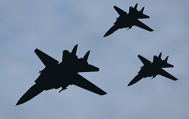 EPS 해외이미지 디자인 실루엣 일러스트 비행기 그림자 검은색 군용 윤곽 해군 고립 적 해외202004 해외일러스트 컬러 항공교통 대중교통 군대 촬영기법 파일형식 벡터 이미지허브