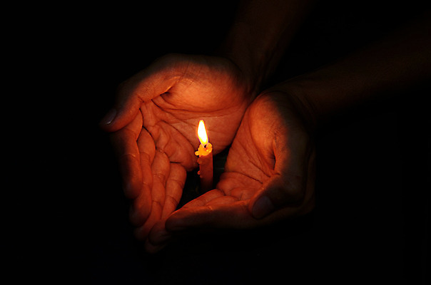 포토 JPG 해외이미지 컨셉 크리스마스 자연 불 바람 추상 따뜻함 사랑 사람없음 빛 평화 믿음 어둠 희망 침묵 슬픔 축하 죽음 뜨거움 생일 영혼 야간 오브젝트 촛대 쇼 신성 공유 돌봄 신앙심 왁스 적자 크리스마스이브 화상 해외202004 해외포토 자연요소 기념일 감정 무늬 모션 날씨 소리 상처 생태계 파일형식 이미지허브