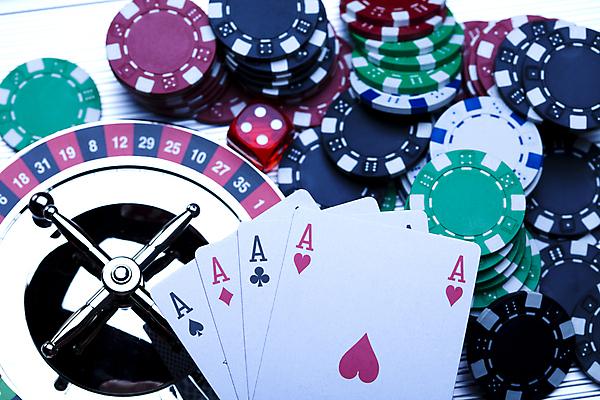 포토 JPG 해외이미지 실내 사람없음 트럼프 포커칩 도박 카지노 주사위 룰렛 겜블 해외202004 해외포토 내부 놀이용품 게임 포커 파일형식 이미지허브