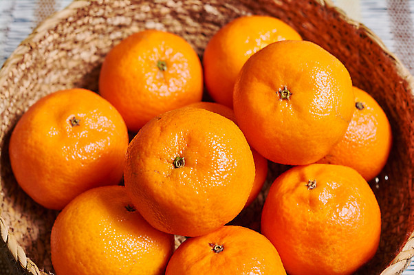 포토 JPG 해외이미지 계절 음식 백그라운드 잎 크리스마스 겨울 다이어트 오렌지 과일 자연 탁자 귤 건강 사람없음 목재 초록색 노란색 바구니 우주 껍질 나뭇가지 시골 신선 그룹 달콤 정상 유기농 냄새 아로마 흙더미 내추럴 숙성 채식주의자 많음 해외202004 해외포토 나무 식물 웰빙 기념일 컬러 가구 컨셉 재료 흙 맛 생태계 채식 파일형식 더미 이미지허브