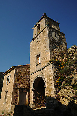 포토 JPG 해외이미지 건축양식 주택 사람없음 교회 여행객 마을 프랑스 역사 그림 종탑 옛날 프로방스 해외202004 해외포토 건축 유럽 종교건축 사람 건물 탑 파일형식 이미지허브