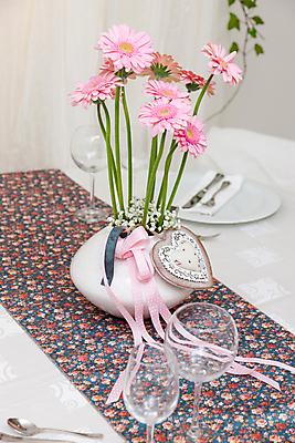 포토 JPG 해외이미지 접시 디자인 꽃 가구 탁자 실내 사람없음 내부 장식 희망 고급 닫기 오브젝트 접수 스타일 해외202004 해외포토 식물 식기 감정 생활용품 컨셉 모션 파일형식 이미지허브