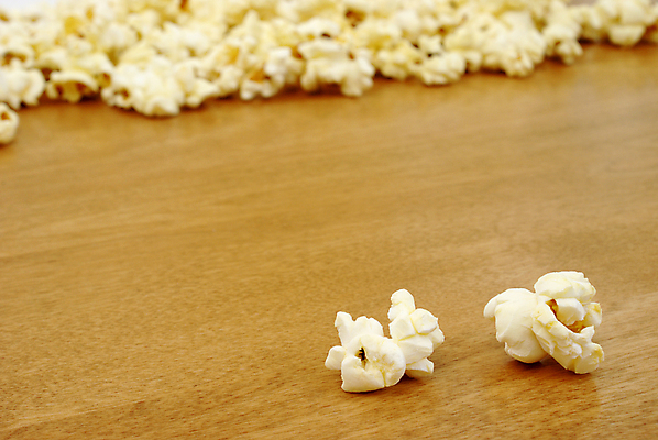 포토 JPG 해외이미지 음식 조각 옥수수 사람없음 목재 대접 맛 영화관 극장 팝콘 절임 해외202004 해외포토 나무 컨셉 재료 곡류 파일형식 이미지허브